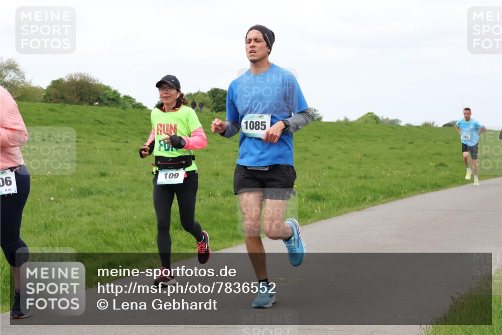04.05.2025 - 8. Wedeler Halbmarathon Lena Gebhardt http://msf.ph/oto/7836552 04.05.2025 11:31:14 Laufen 1085, 975, 06, 99, 109 meine-sportfotos.de