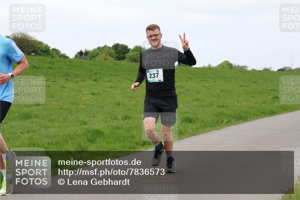 04.05.2025 - 8. Wedeler Halbmarathon Lena Gebhardt http://msf.ph/oto/7836573 04.05.2025 11:31:20 Laufen 237 meine-sportfotos.de