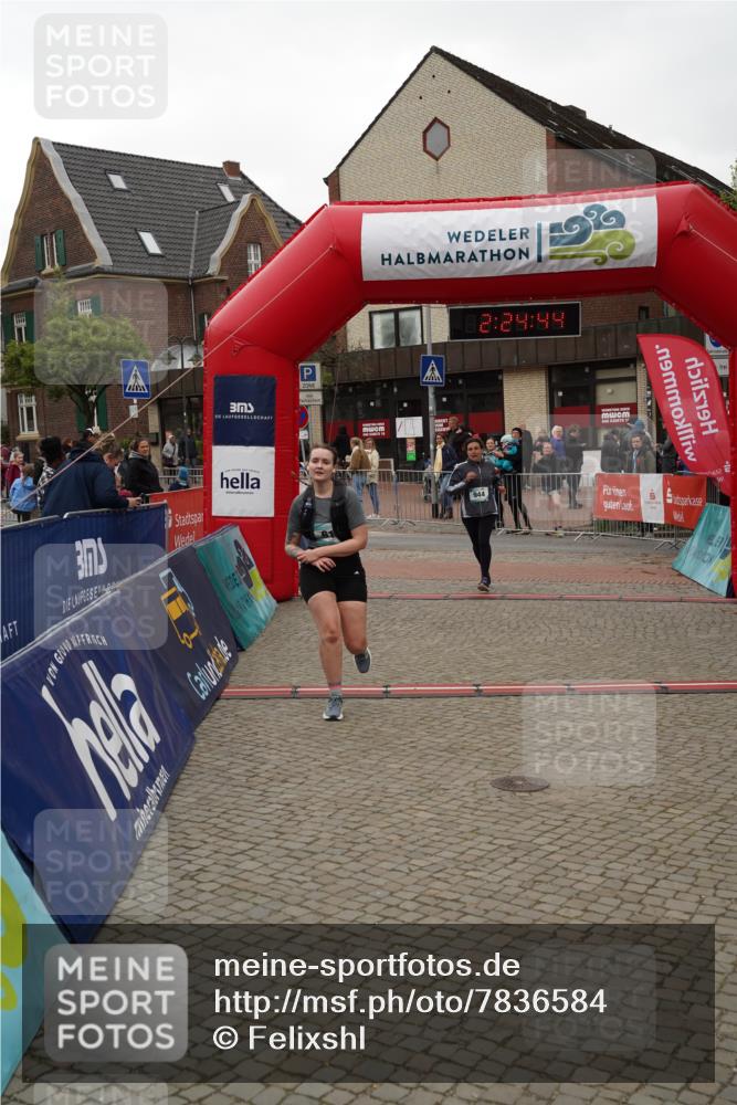 04.05.2025 - 8. Wedeler Halbmarathon Felixshl http://msf.ph/oto/7836584 04.05.2025 12:24:42 Ziel 619, 944 meine-sportfotos.de
