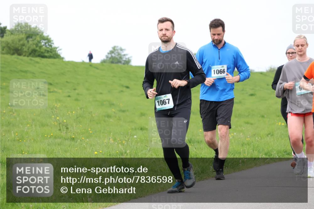 04.05.2025 - 8. Wedeler Halbmarathon Lena Gebhardt http://msf.ph/oto/7836598 04.05.2025 11:31:29 Laufen 1067, 1066 meine-sportfotos.de