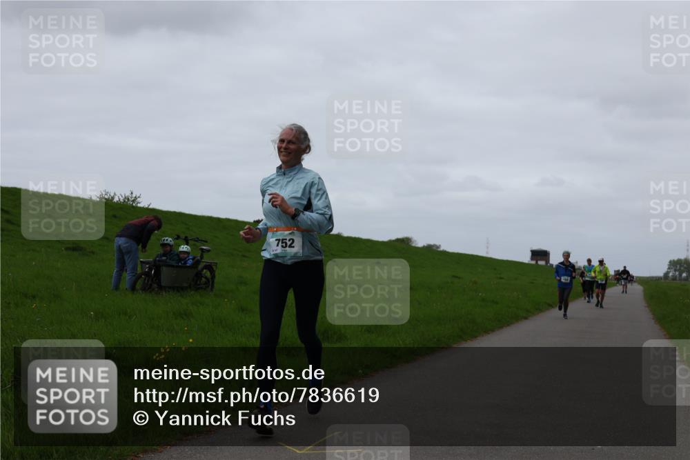 04.05.2025 - 8. Wedeler Halbmarathon Yannick Fuchs http://msf.ph/oto/7836619 04.05.2025 11:24:04 Laufen 817, 752, 8147, 464 meine-sportfotos.de