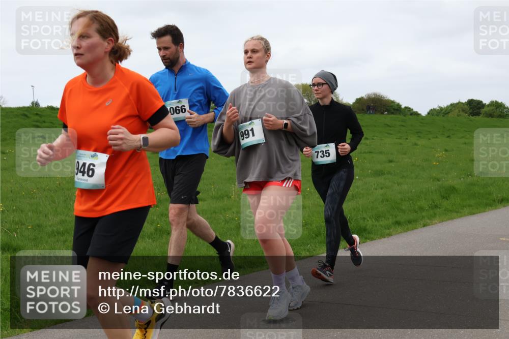 04.05.2025 - 8. Wedeler Halbmarathon Lena Gebhardt http://msf.ph/oto/7836622 04.05.2025 11:31:35 Laufen 946, 066, 991, 735 meine-sportfotos.de
