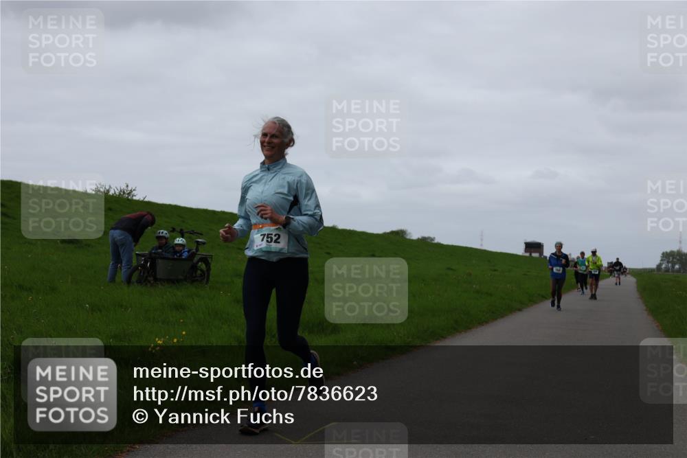 04.05.2025 - 8. Wedeler Halbmarathon Yannick Fuchs http://msf.ph/oto/7836623 04.05.2025 11:24:05 Laufen 752 meine-sportfotos.de