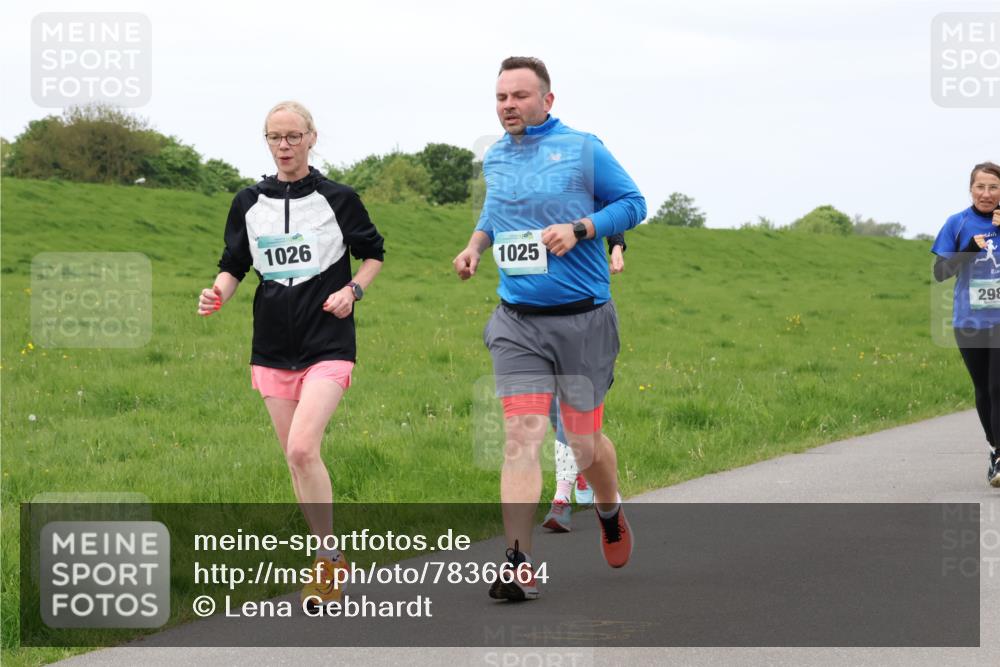 04.05.2025 - 8. Wedeler Halbmarathon Lena Gebhardt http://msf.ph/oto/7836664 04.05.2025 11:31:40 Laufen 1026, 1025, 298 meine-sportfotos.de