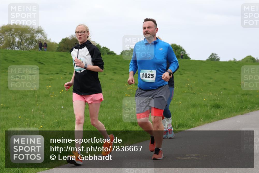 04.05.2025 - 8. Wedeler Halbmarathon Lena Gebhardt http://msf.ph/oto/7836667 04.05.2025 11:31:41 Laufen 1025 meine-sportfotos.de
