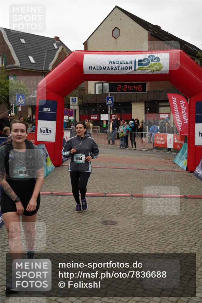 04.05.2025 - 8. Wedeler Halbmarathon Felixshl http://msf.ph/oto/7836688 04.05.2025 12:24:44 Ziel 619, 944 meine-sportfotos.de