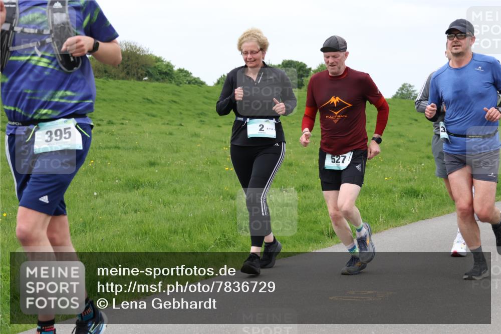 04.05.2025 - 8. Wedeler Halbmarathon Lena Gebhardt http://msf.ph/oto/7836729 04.05.2025 11:31:47 Laufen 395, 2, 114, 3, 527 meine-sportfotos.de