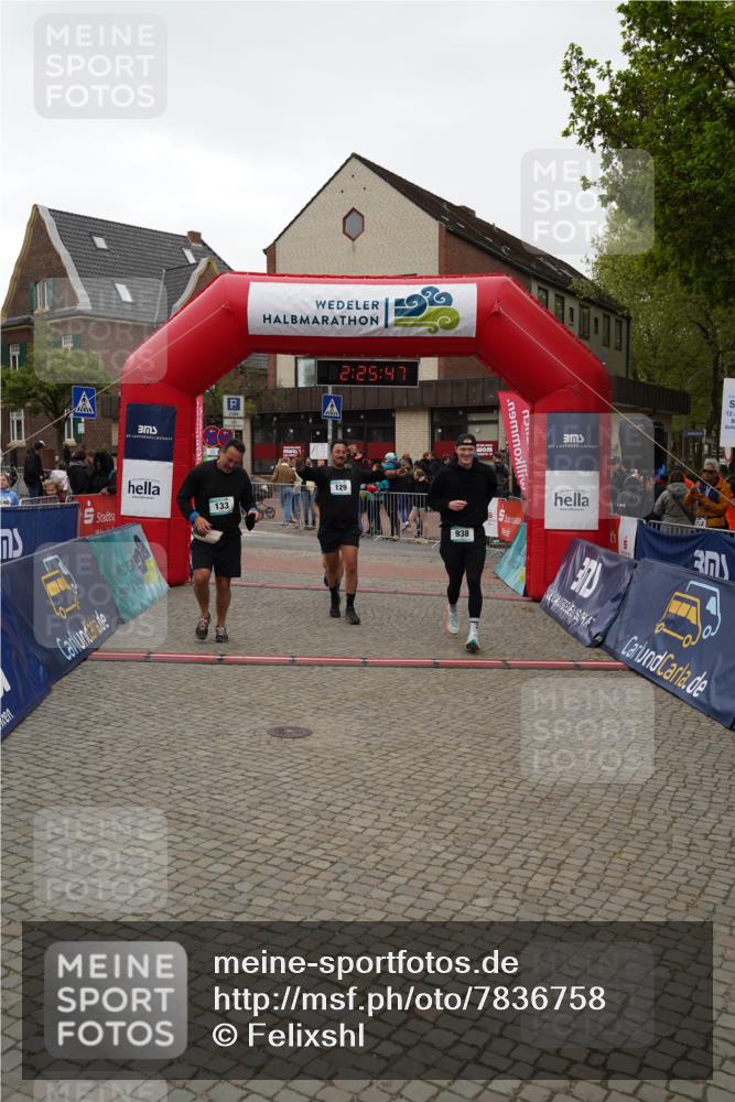 04.05.2025 - 8. Wedeler Halbmarathon Felixshl http://msf.ph/oto/7836758 04.05.2025 12:25:45 Ziel 41, 129, 133, 938 meine-sportfotos.de