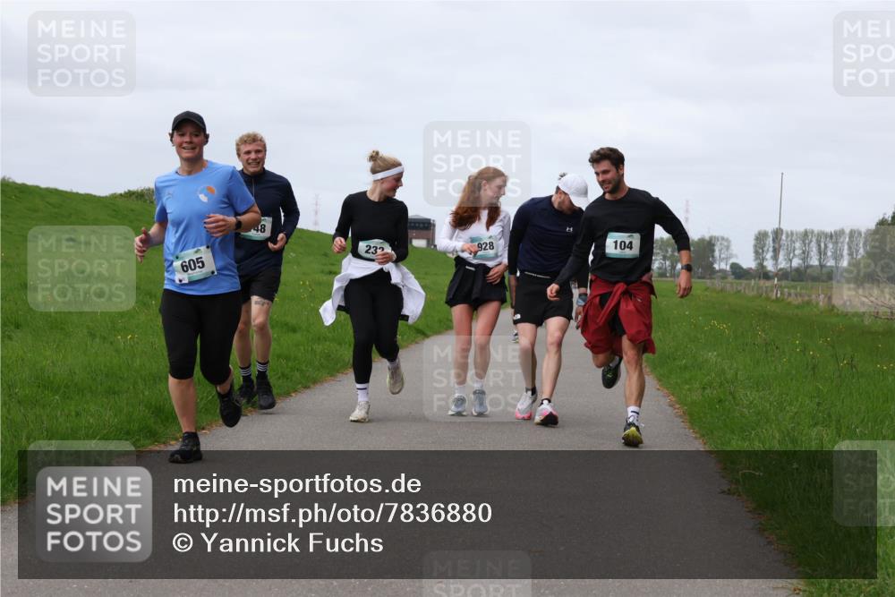 04.05.2025 - 8. Wedeler Halbmarathon Yannick Fuchs http://msf.ph/oto/7836880 04.05.2025 11:45:48 Laufen 605, 48, 928, 104, 232 meine-sportfotos.de