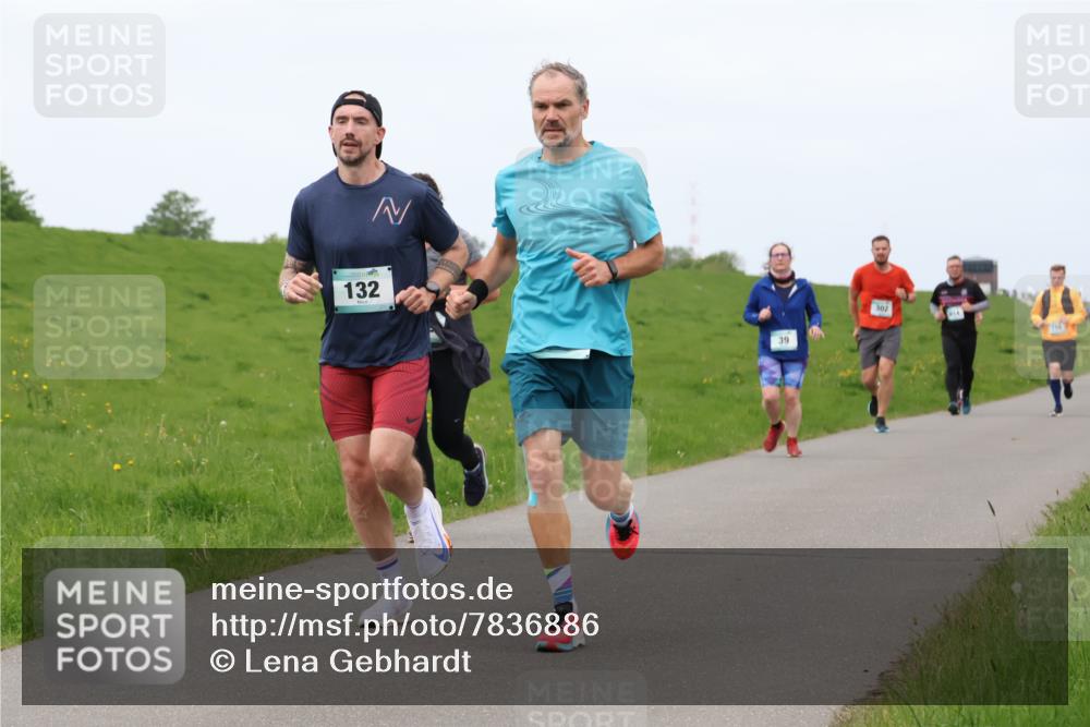 04.05.2025 - 8. Wedeler Halbmarathon Lena Gebhardt http://msf.ph/oto/7836886 04.05.2025 11:32:16 Laufen 132, 39, 302 meine-sportfotos.de