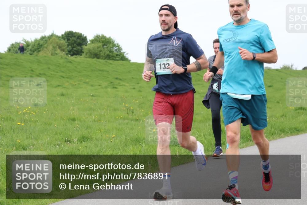 04.05.2025 - 8. Wedeler Halbmarathon Lena Gebhardt http://msf.ph/oto/7836891 04.05.2025 11:32:17 Laufen 132 meine-sportfotos.de