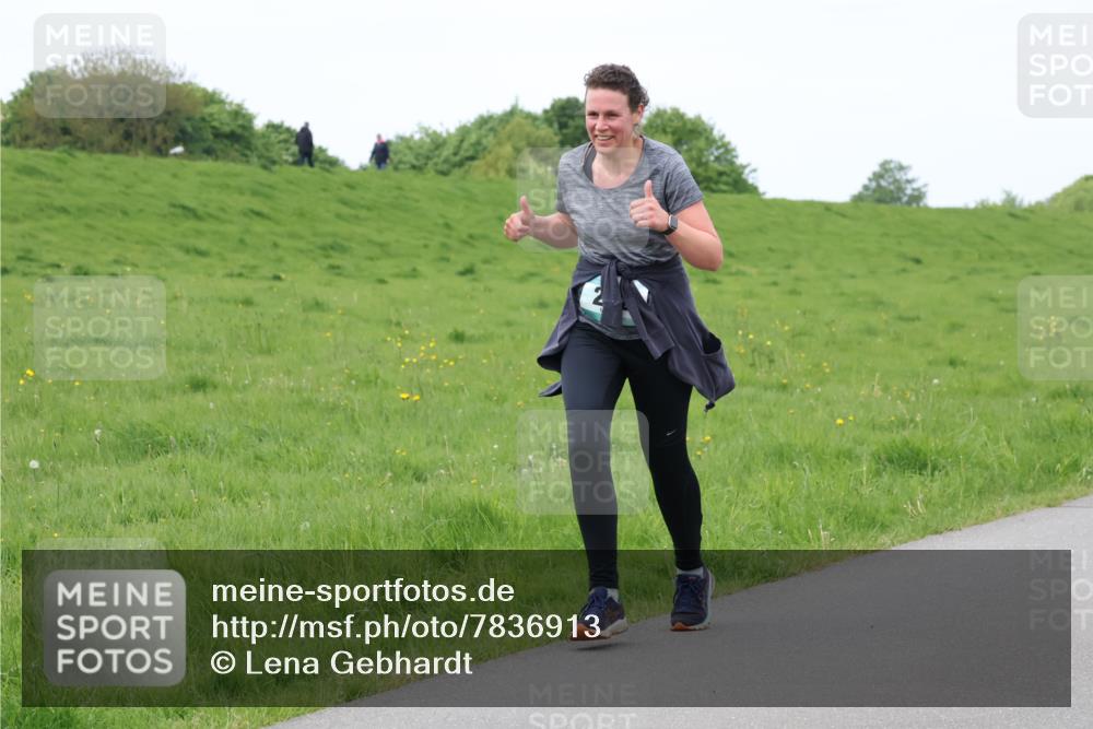 04.05.2025 - 8. Wedeler Halbmarathon Lena Gebhardt http://msf.ph/oto/7836913 04.05.2025 11:32:19 Laufen  meine-sportfotos.de