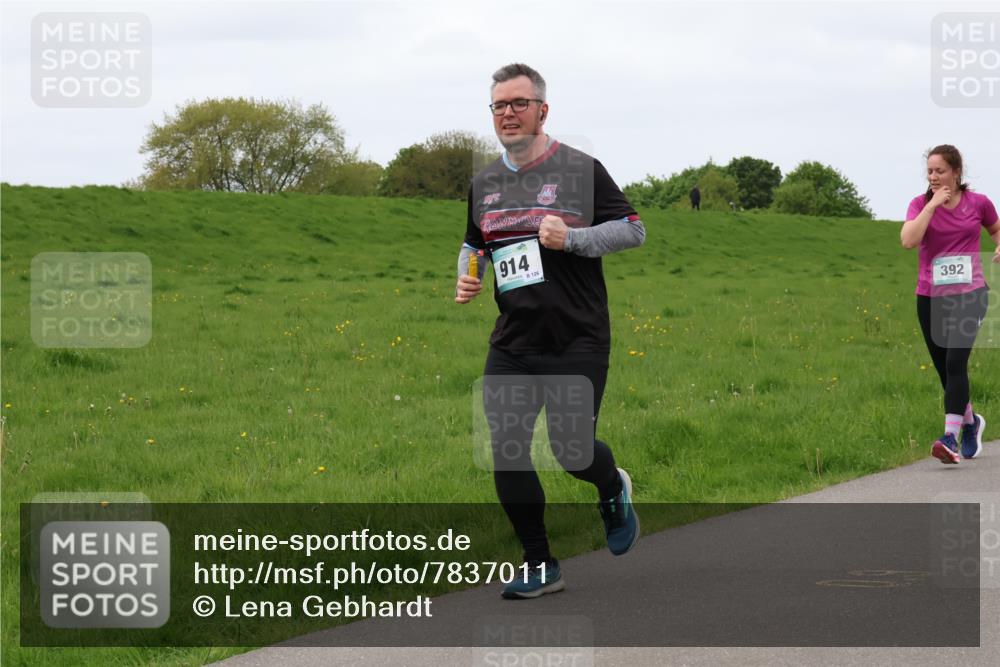 04.05.2025 - 8. Wedeler Halbmarathon Lena Gebhardt http://msf.ph/oto/7837011 04.05.2025 11:32:31 Laufen 914, 126, 392 meine-sportfotos.de