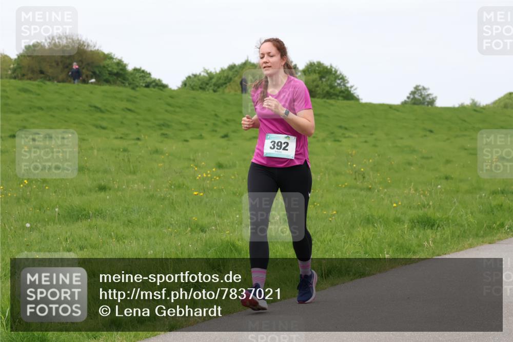 04.05.2025 - 8. Wedeler Halbmarathon Lena Gebhardt http://msf.ph/oto/7837021 04.05.2025 11:32:32 Laufen 392 meine-sportfotos.de