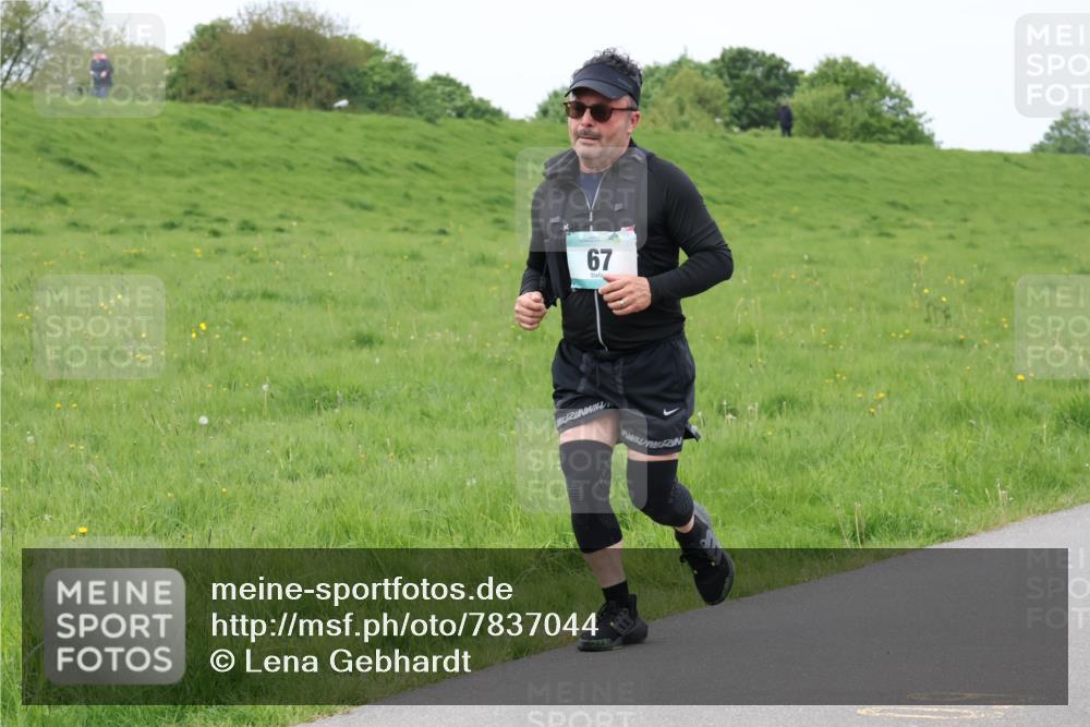 04.05.2025 - 8. Wedeler Halbmarathon Lena Gebhardt http://msf.ph/oto/7837044 04.05.2025 11:32:42 Laufen 67 meine-sportfotos.de