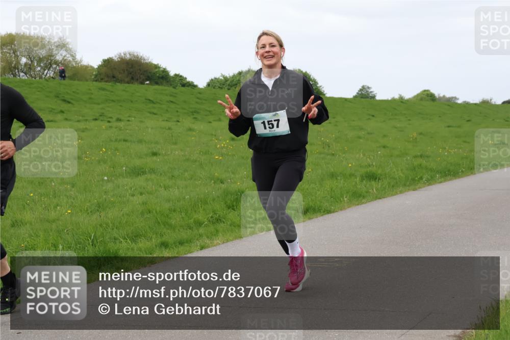 04.05.2025 - 8. Wedeler Halbmarathon Lena Gebhardt http://msf.ph/oto/7837067 04.05.2025 11:32:43 Laufen 157 meine-sportfotos.de
