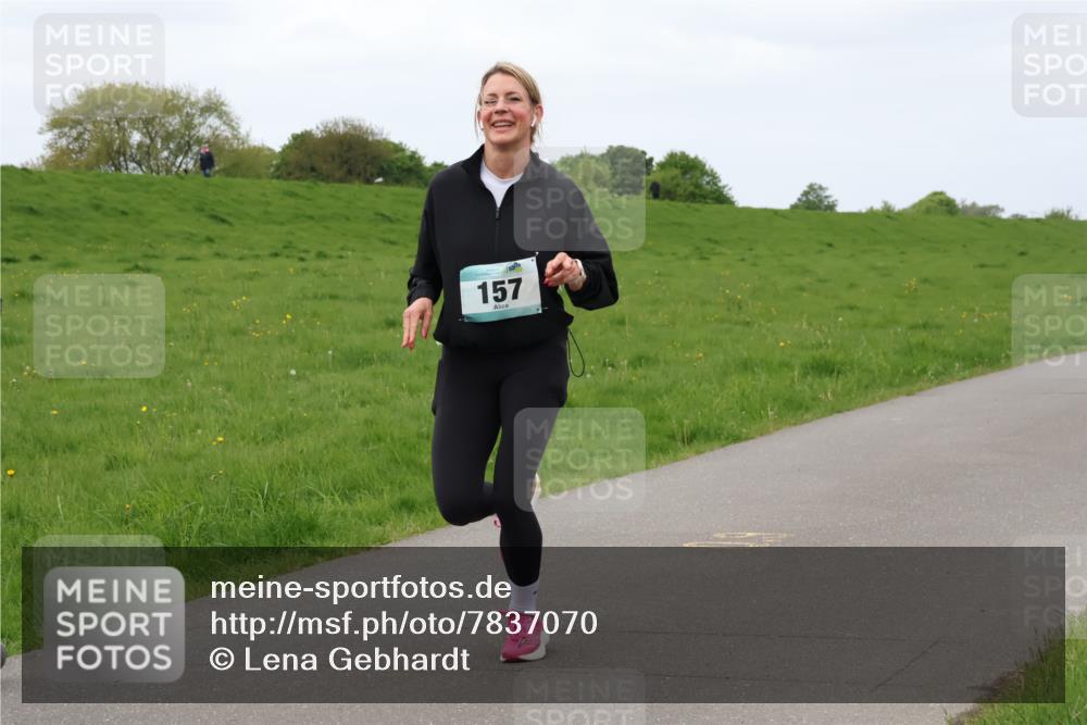 04.05.2025 - 8. Wedeler Halbmarathon Lena Gebhardt http://msf.ph/oto/7837070 04.05.2025 11:32:43 Laufen 157 meine-sportfotos.de