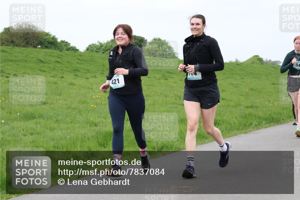 04.05.2025 - 8. Wedeler Halbmarathon Lena Gebhardt http://msf.ph/oto/7837084 04.05.2025 11:33:04 Laufen 421, 54 meine-sportfotos.de
