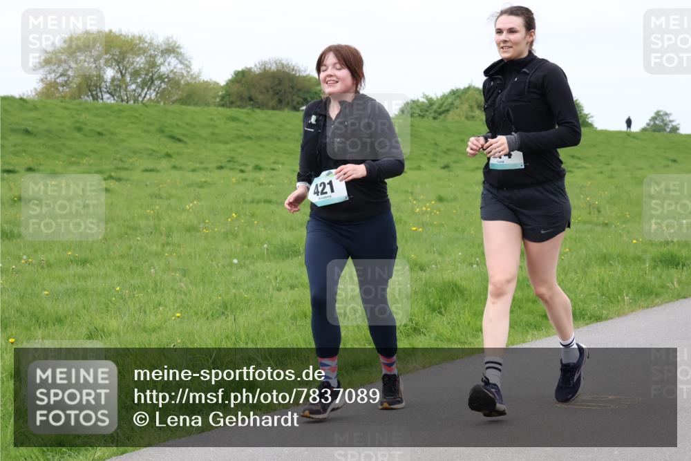 04.05.2025 - 8. Wedeler Halbmarathon Lena Gebhardt http://msf.ph/oto/7837089 04.05.2025 11:33:05 Laufen 421 meine-sportfotos.de