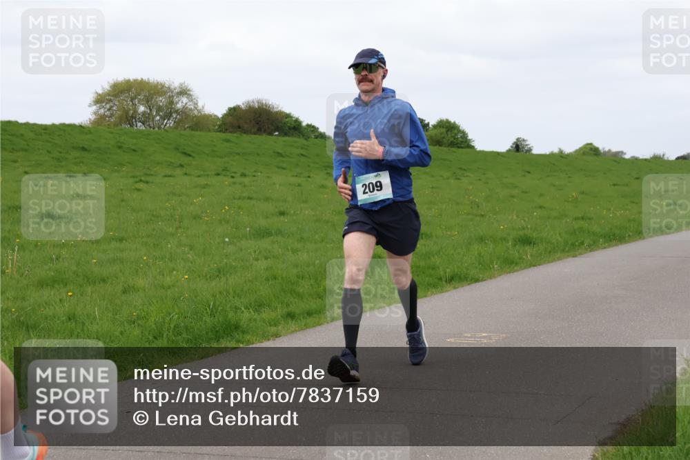 04.05.2025 - 8. Wedeler Halbmarathon Lena Gebhardt http://msf.ph/oto/7837159 04.05.2025 11:33:13 Laufen 209 meine-sportfotos.de
