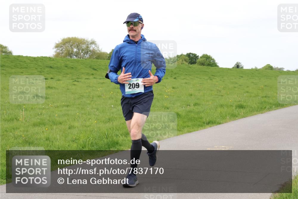04.05.2025 - 8. Wedeler Halbmarathon Lena Gebhardt http://msf.ph/oto/7837170 04.05.2025 11:33:13 Laufen 209 meine-sportfotos.de