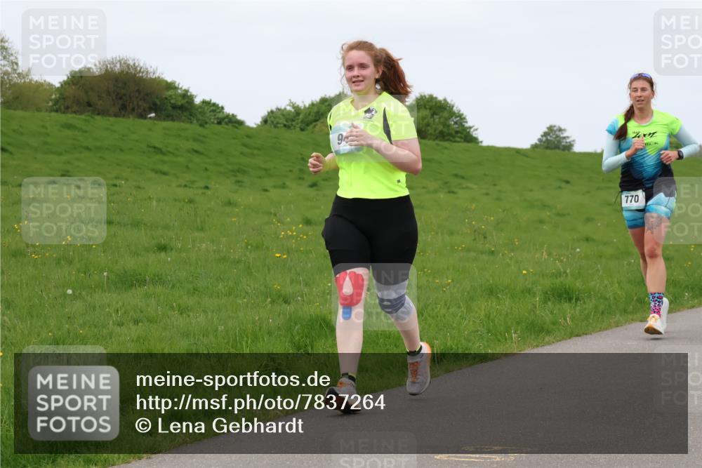 04.05.2025 - 8. Wedeler Halbmarathon Lena Gebhardt http://msf.ph/oto/7837264 04.05.2025 11:33:47 Laufen 9, 770 meine-sportfotos.de