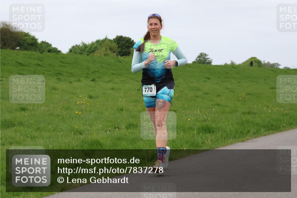 04.05.2025 - 8. Wedeler Halbmarathon Lena Gebhardt http://msf.ph/oto/7837278 04.05.2025 11:33:48 Laufen 770 meine-sportfotos.de