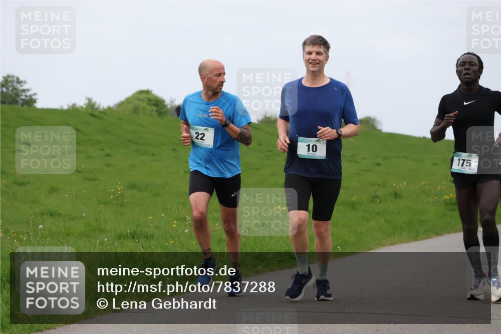 04.05.2025 - 8. Wedeler Halbmarathon Lena Gebhardt http://msf.ph/oto/7837288 04.05.2025 11:34:02 Laufen 22, 10, 175, 71 meine-sportfotos.de