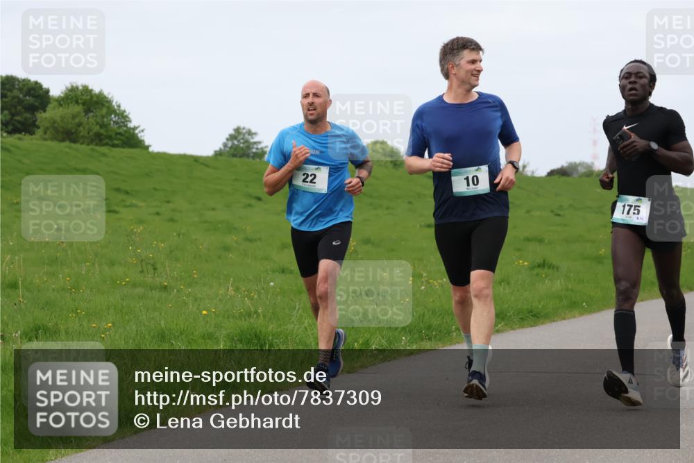 04.05.2025 - 8. Wedeler Halbmarathon Lena Gebhardt http://msf.ph/oto/7837309 04.05.2025 11:34:03 Laufen 22, 10, 175, 71 meine-sportfotos.de