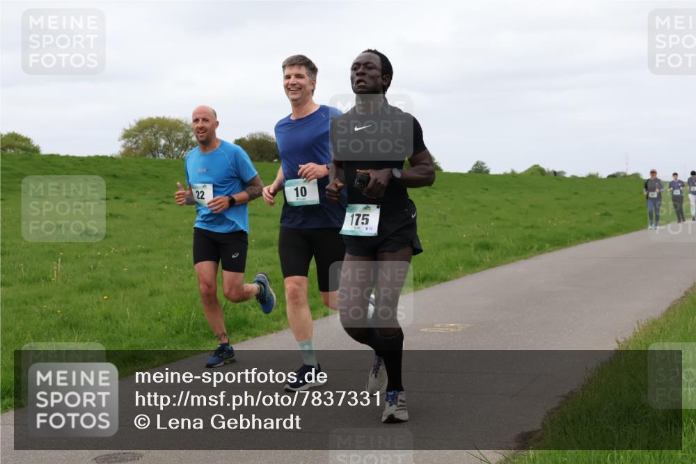 04.05.2025 - 8. Wedeler Halbmarathon Lena Gebhardt http://msf.ph/oto/7837331 04.05.2025 11:34:06 Laufen 22, 10, 175, 71 meine-sportfotos.de