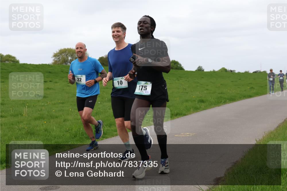 04.05.2025 - 8. Wedeler Halbmarathon Lena Gebhardt http://msf.ph/oto/7837335 04.05.2025 11:34:06 Laufen 22, 10, 175 meine-sportfotos.de
