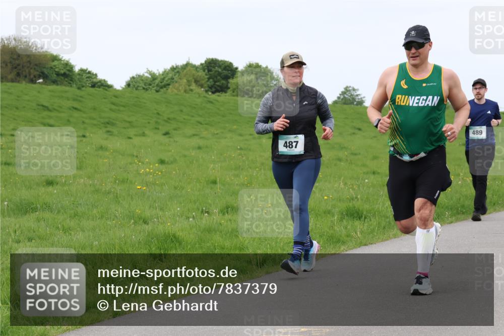 04.05.2025 - 8. Wedeler Halbmarathon Lena Gebhardt http://msf.ph/oto/7837379 04.05.2025 11:34:14 Laufen 487, 489 meine-sportfotos.de