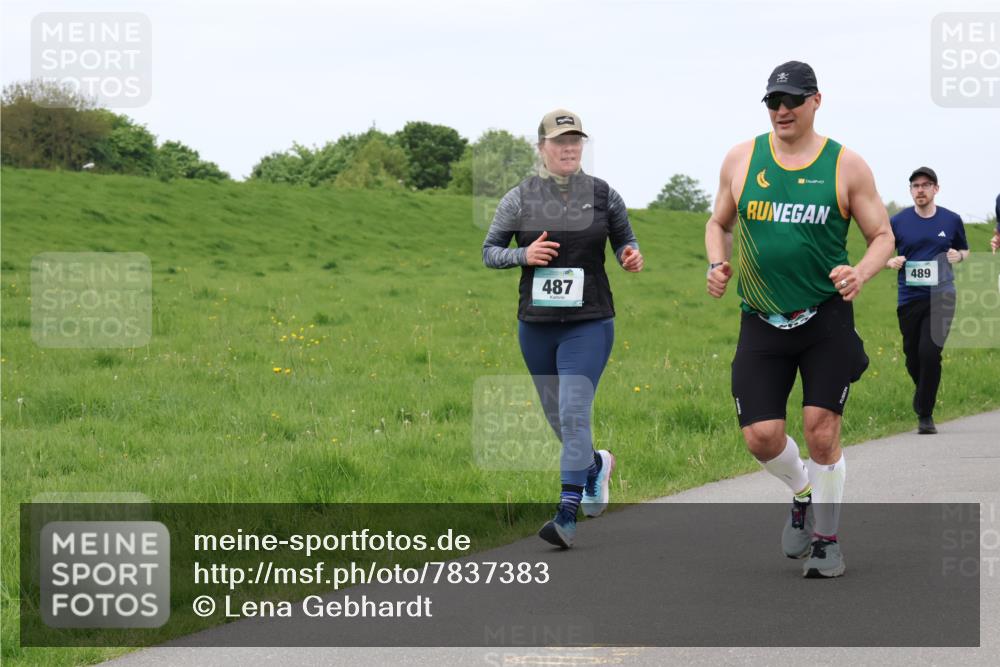 04.05.2025 - 8. Wedeler Halbmarathon Lena Gebhardt http://msf.ph/oto/7837383 04.05.2025 11:34:14 Laufen 487, 489 meine-sportfotos.de