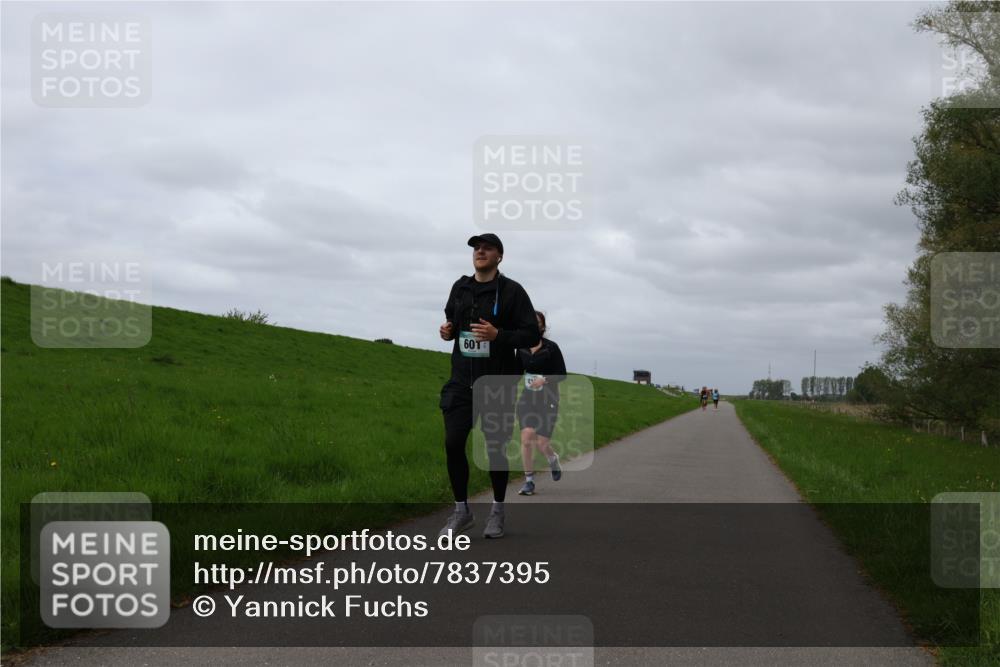 04.05.2025 - 8. Wedeler Halbmarathon Yannick Fuchs http://msf.ph/oto/7837395 04.05.2025 12:00:39 Laufen 601 meine-sportfotos.de