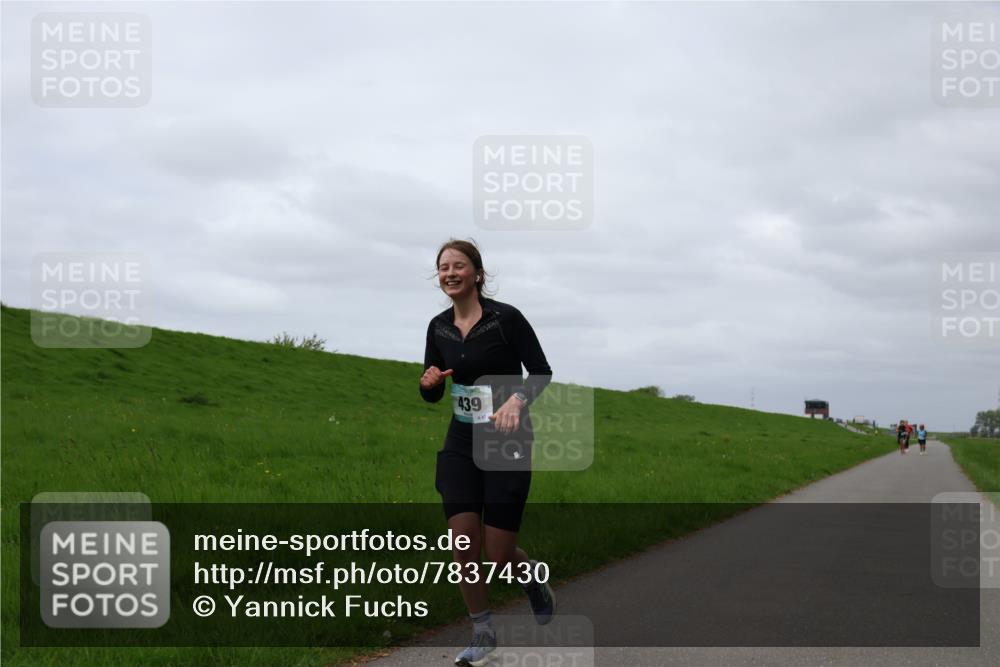 04.05.2025 - 8. Wedeler Halbmarathon Yannick Fuchs http://msf.ph/oto/7837430 04.05.2025 12:00:41 Laufen 439, 67 meine-sportfotos.de