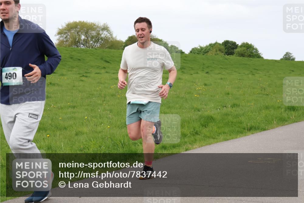 04.05.2025 - 8. Wedeler Halbmarathon Lena Gebhardt http://msf.ph/oto/7837442 04.05.2025 11:34:21 Laufen 490 meine-sportfotos.de