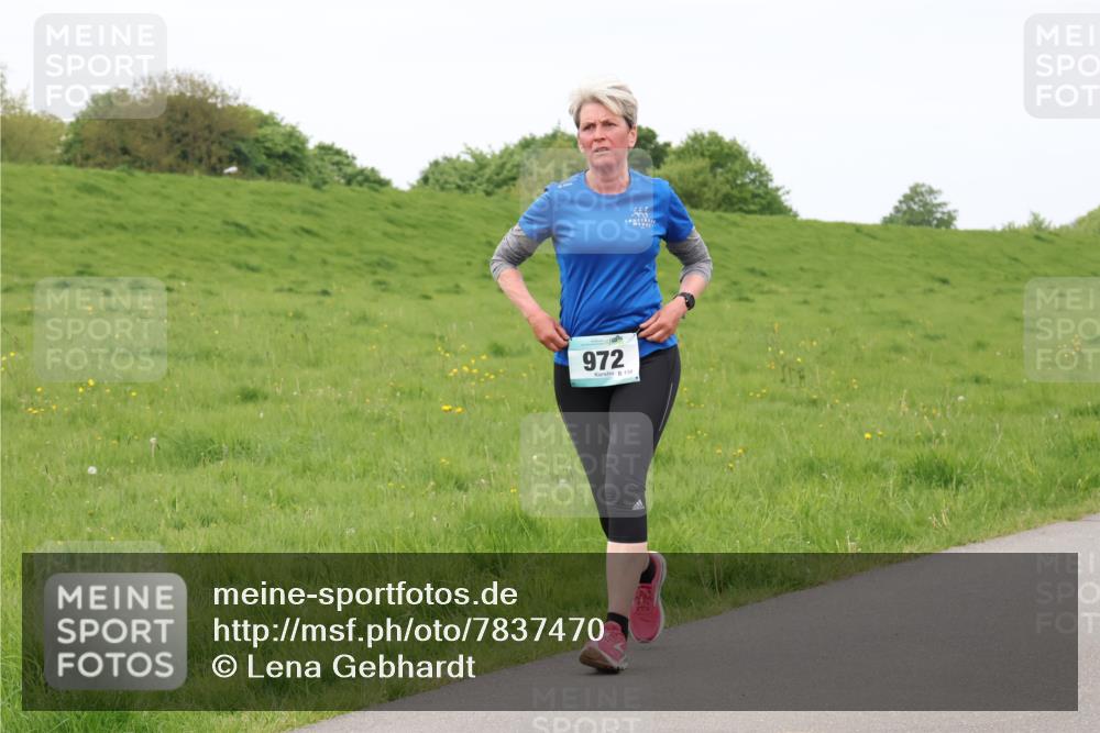 04.05.2025 - 8. Wedeler Halbmarathon Lena Gebhardt http://msf.ph/oto/7837470 04.05.2025 11:34:26 Laufen 972 meine-sportfotos.de