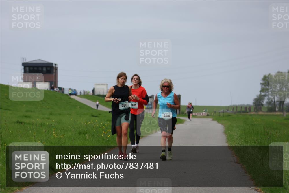 04.05.2025 - 8. Wedeler Halbmarathon Yannick Fuchs http://msf.ph/oto/7837481 04.05.2025 12:00:52 Laufen 250, 102, 444 meine-sportfotos.de