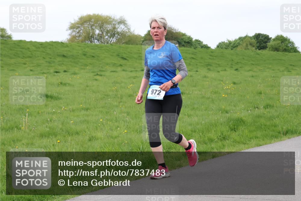 04.05.2025 - 8. Wedeler Halbmarathon Lena Gebhardt http://msf.ph/oto/7837483 04.05.2025 11:34:27 Laufen 972 meine-sportfotos.de