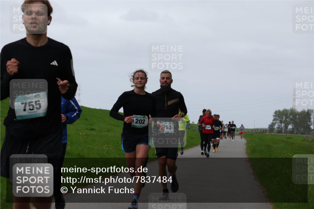 04.05.2025 - 8. Wedeler Halbmarathon Yannick Fuchs http://msf.ph/oto/7837484 04.05.2025 11:24:46 Laufen 755, 202, 753, 1146 meine-sportfotos.de