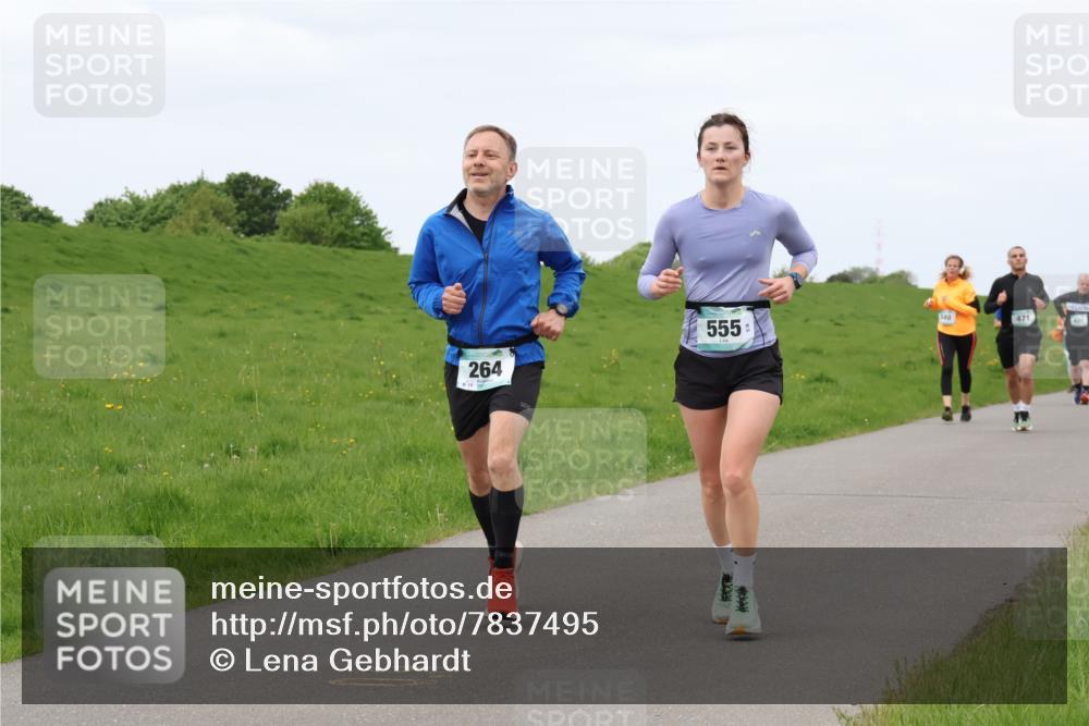 04.05.2025 - 8. Wedeler Halbmarathon Lena Gebhardt http://msf.ph/oto/7837495 04.05.2025 11:34:29 Laufen 815, 264, 540, 555, 471, 437 meine-sportfotos.de