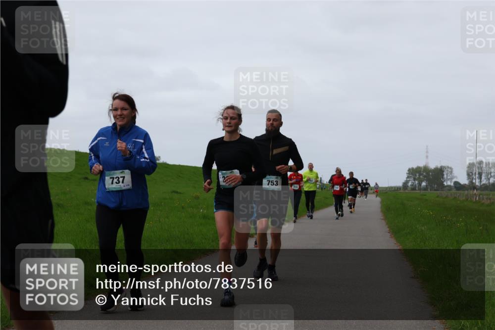 04.05.2025 - 8. Wedeler Halbmarathon Yannick Fuchs http://msf.ph/oto/7837516 04.05.2025 11:24:47 Laufen 737, 753 meine-sportfotos.de