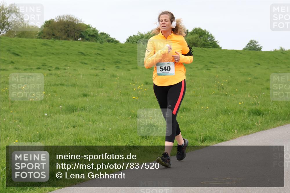04.05.2025 - 8. Wedeler Halbmarathon Lena Gebhardt http://msf.ph/oto/7837520 04.05.2025 11:34:38 Laufen 540 meine-sportfotos.de