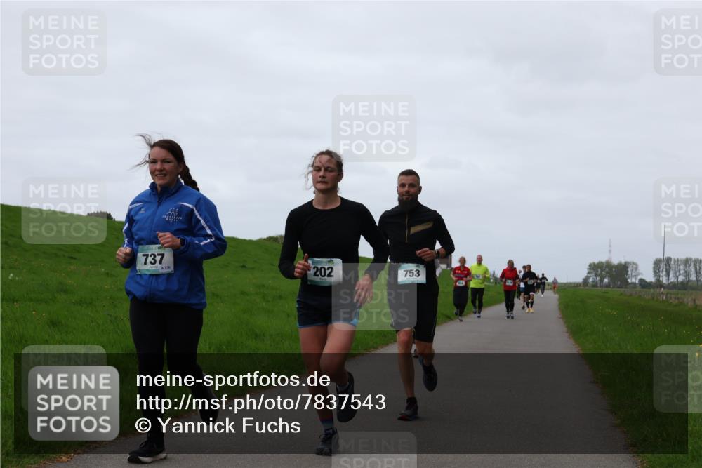 04.05.2025 - 8. Wedeler Halbmarathon Yannick Fuchs http://msf.ph/oto/7837543 04.05.2025 11:24:48 Laufen 737, 136, 202, 753 meine-sportfotos.de