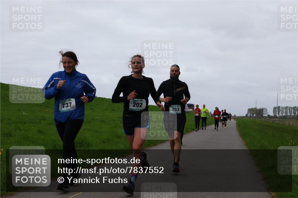 04.05.2025 - 8. Wedeler Halbmarathon Yannick Fuchs http://msf.ph/oto/7837552 04.05.2025 11:24:48 Laufen 737, 136, 202, 753 meine-sportfotos.de