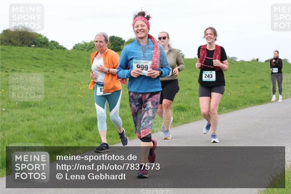04.05.2025 - 8. Wedeler Halbmarathon Lena Gebhardt http://msf.ph/oto/7837573 04.05.2025 11:34:46 Laufen 8, 102, 83, 999, 1114, 243 meine-sportfotos.de