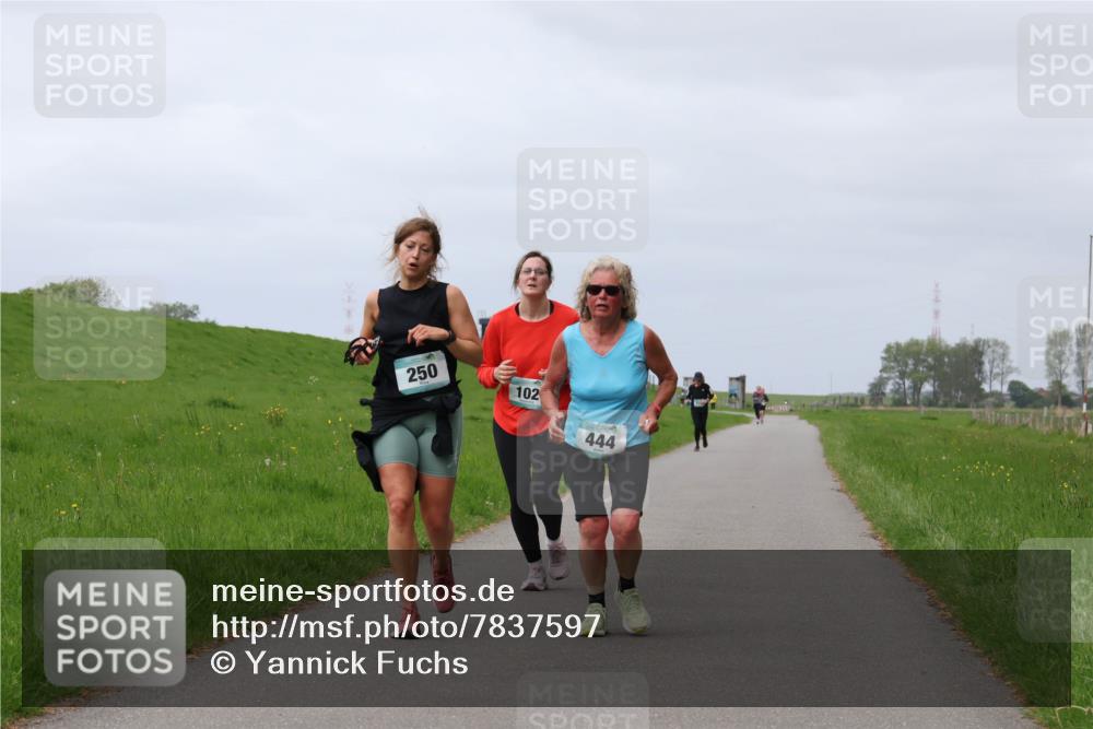 04.05.2025 - 8. Wedeler Halbmarathon Yannick Fuchs http://msf.ph/oto/7837597 04.05.2025 12:01:01 Laufen 250, 102, 444 meine-sportfotos.de