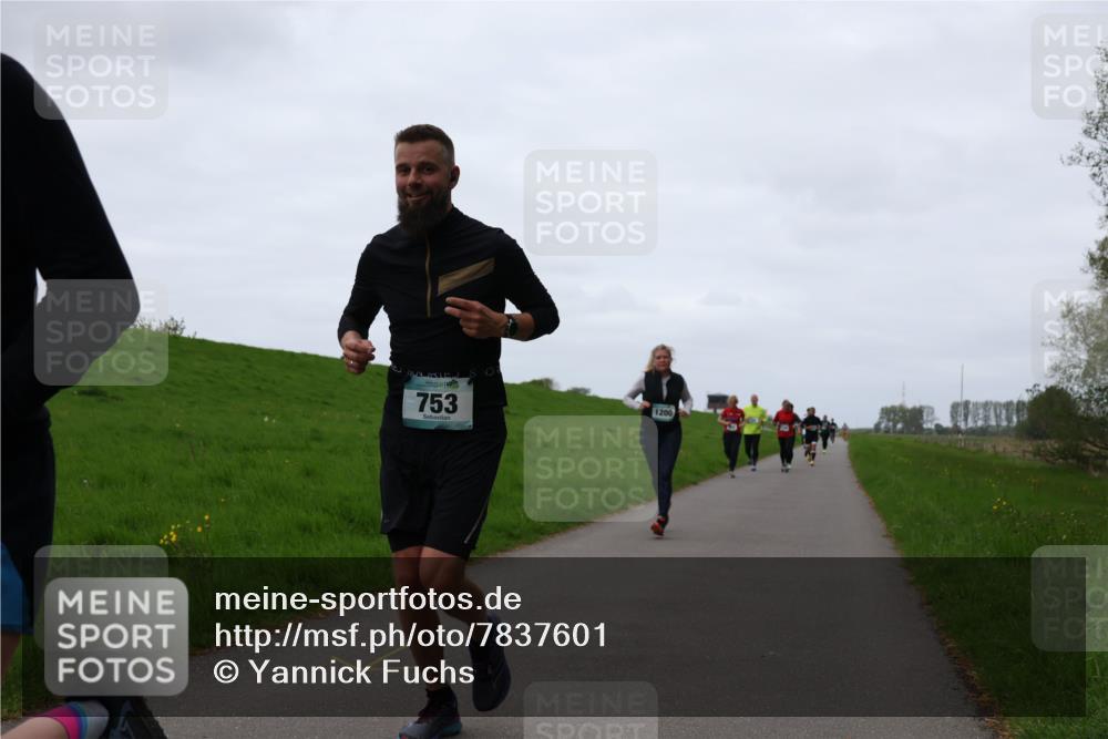 04.05.2025 - 8. Wedeler Halbmarathon Yannick Fuchs http://msf.ph/oto/7837601 04.05.2025 11:24:50 Laufen 753, 1200 meine-sportfotos.de