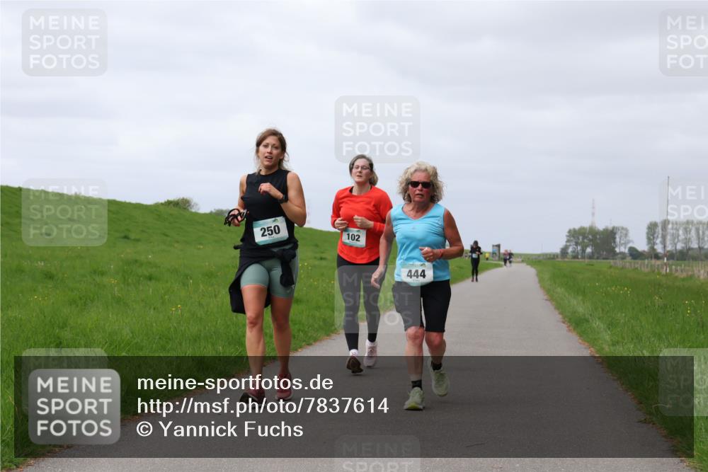 04.05.2025 - 8. Wedeler Halbmarathon Yannick Fuchs http://msf.ph/oto/7837614 04.05.2025 12:01:03 Laufen 250, 102, 444 meine-sportfotos.de