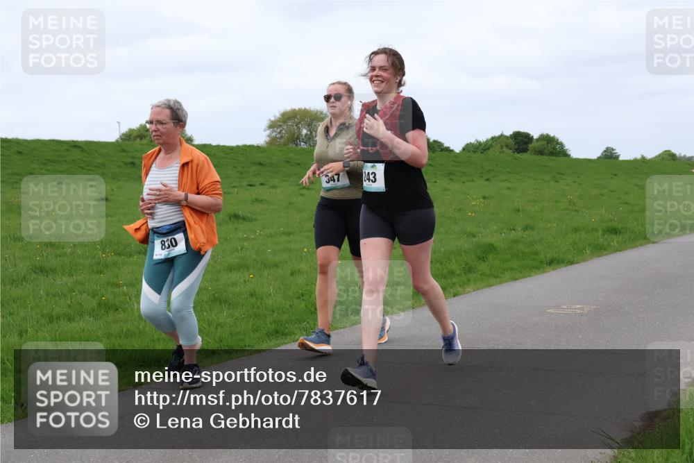 04.05.2025 - 8. Wedeler Halbmarathon Lena Gebhardt http://msf.ph/oto/7837617 04.05.2025 11:34:49 Laufen 8102, 830, 347, 243 meine-sportfotos.de